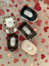 Load image into Gallery viewer, Medium Flat Teletie Hair Clip
