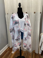 Load image into Gallery viewer, Floral Kimonos
