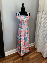 Load image into Gallery viewer, Pink Floral Print Smock Dress
