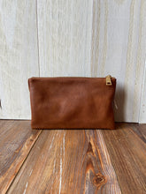 Load image into Gallery viewer, Jen &amp; Co. Riley Wristlet/Crossbody
