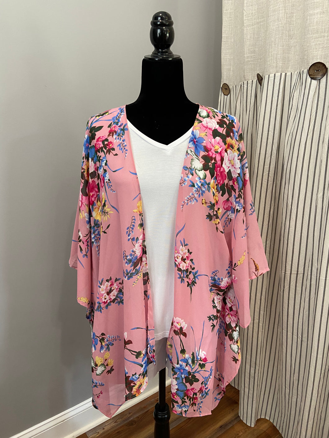 Floral print kimono with flowy sleeves