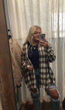 Load image into Gallery viewer, Oversized Flannel Shacket Thin W/pockets
